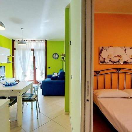 Colors Pool Apartment Bardolino Bagian luar foto