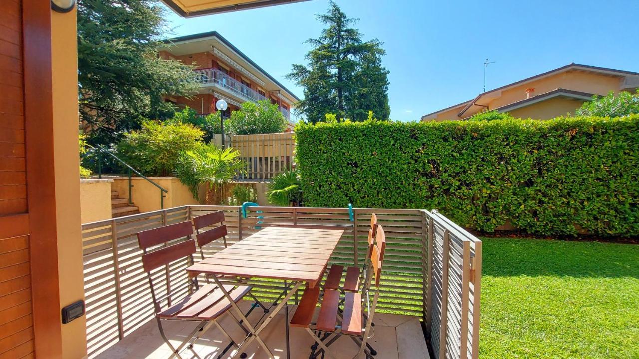 Colors Pool Apartment Bardolino Bagian luar foto