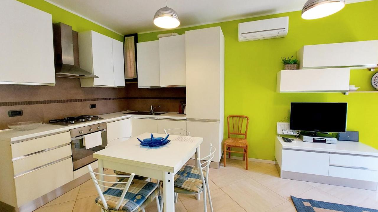 Colors Pool Apartment Bardolino Bagian luar foto