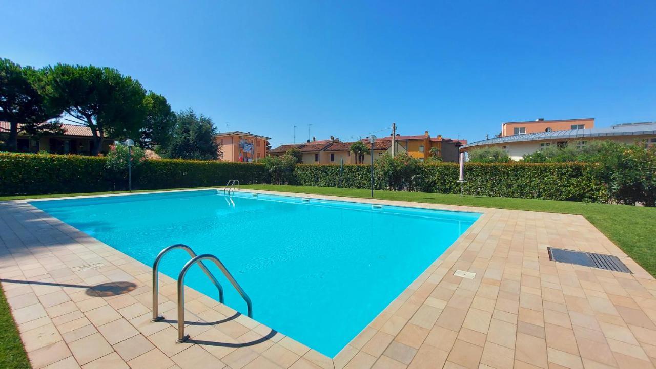 Colors Pool Apartment Bardolino Bagian luar foto