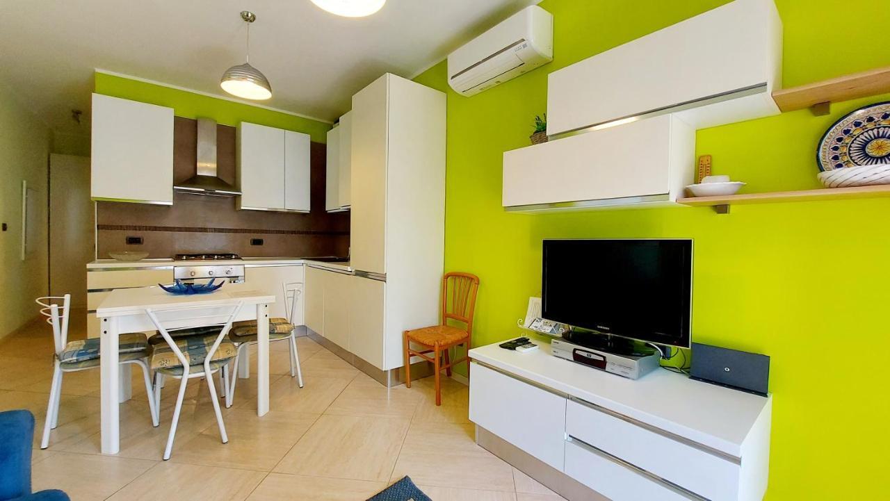 Colors Pool Apartment Bardolino Bagian luar foto