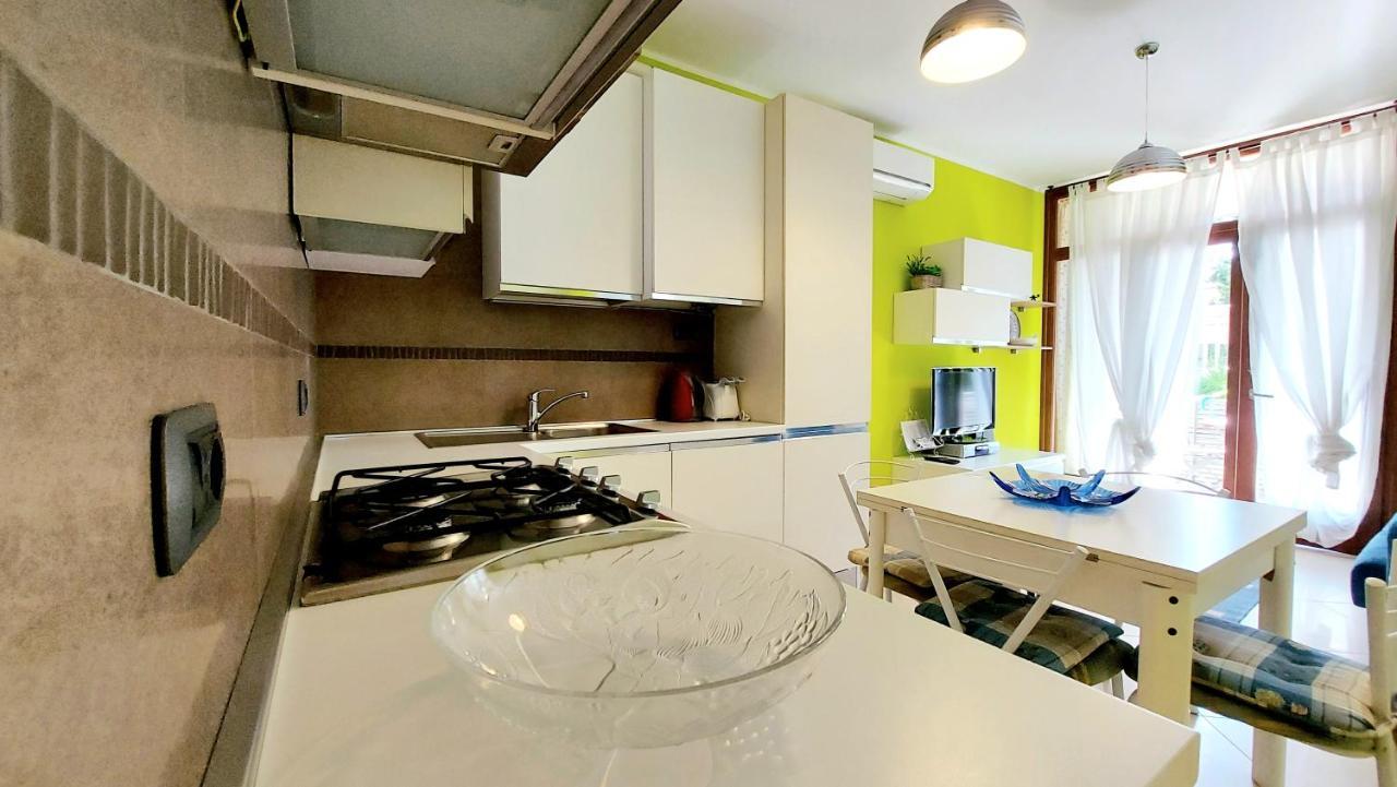 Colors Pool Apartment Bardolino Bagian luar foto