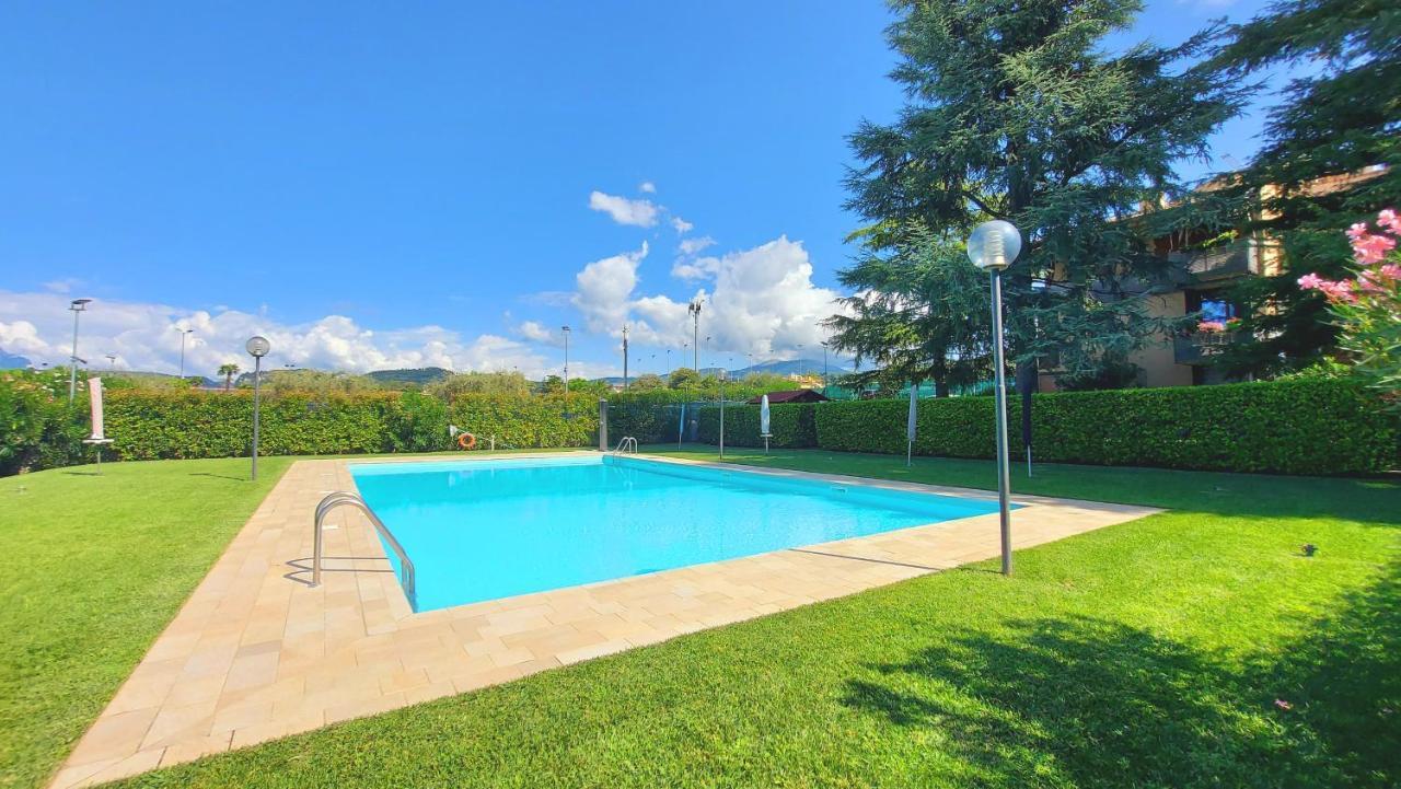Colors Pool Apartment Bardolino Bagian luar foto