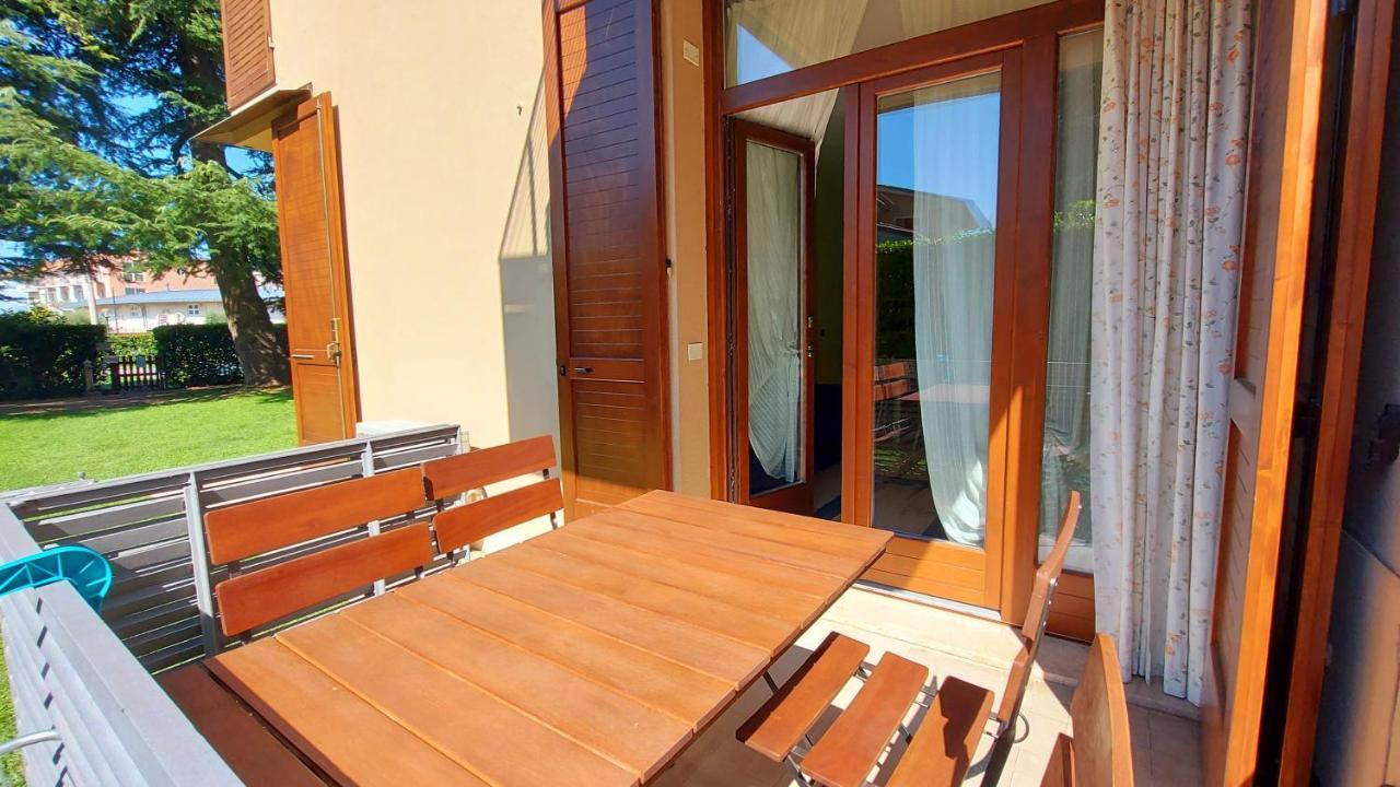 Colors Pool Apartment Bardolino Bagian luar foto