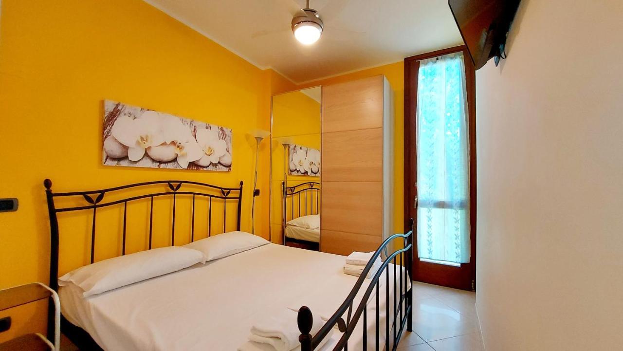 Colors Pool Apartment Bardolino Bagian luar foto